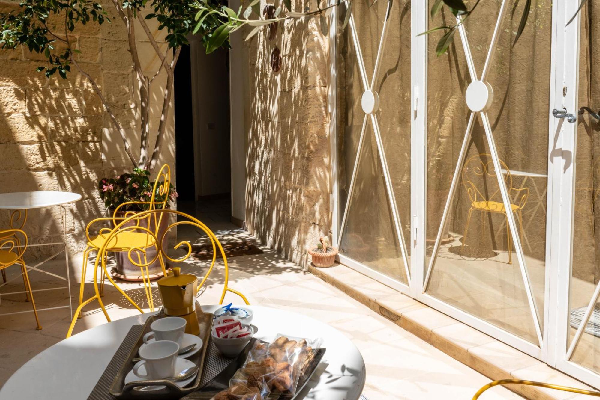 B&B Corte Dei Memoli Di Margiotta Giuseppina Lecce Buitenkant foto