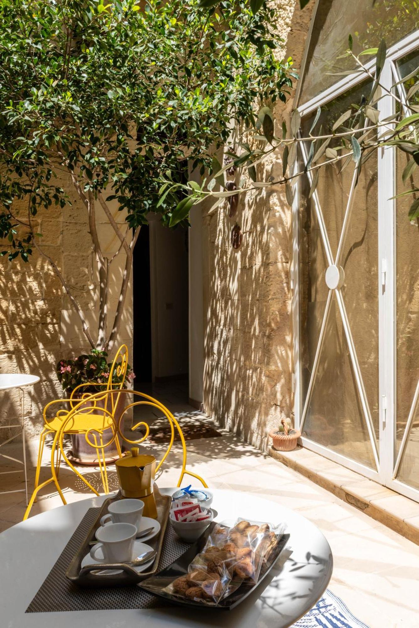 B&B Corte Dei Memoli Di Margiotta Giuseppina Lecce Buitenkant foto