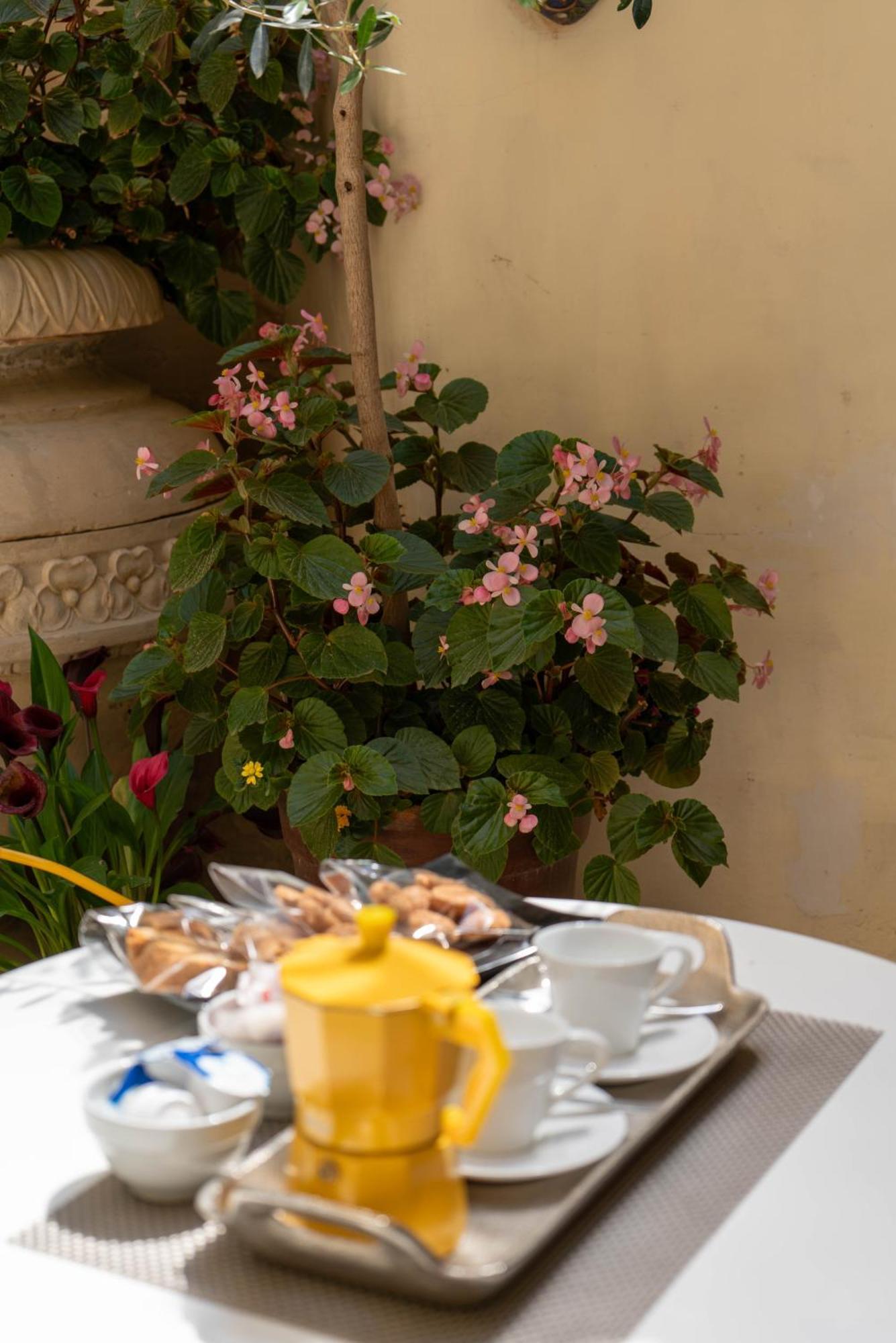 B&B Corte Dei Memoli Di Margiotta Giuseppina Lecce Buitenkant foto