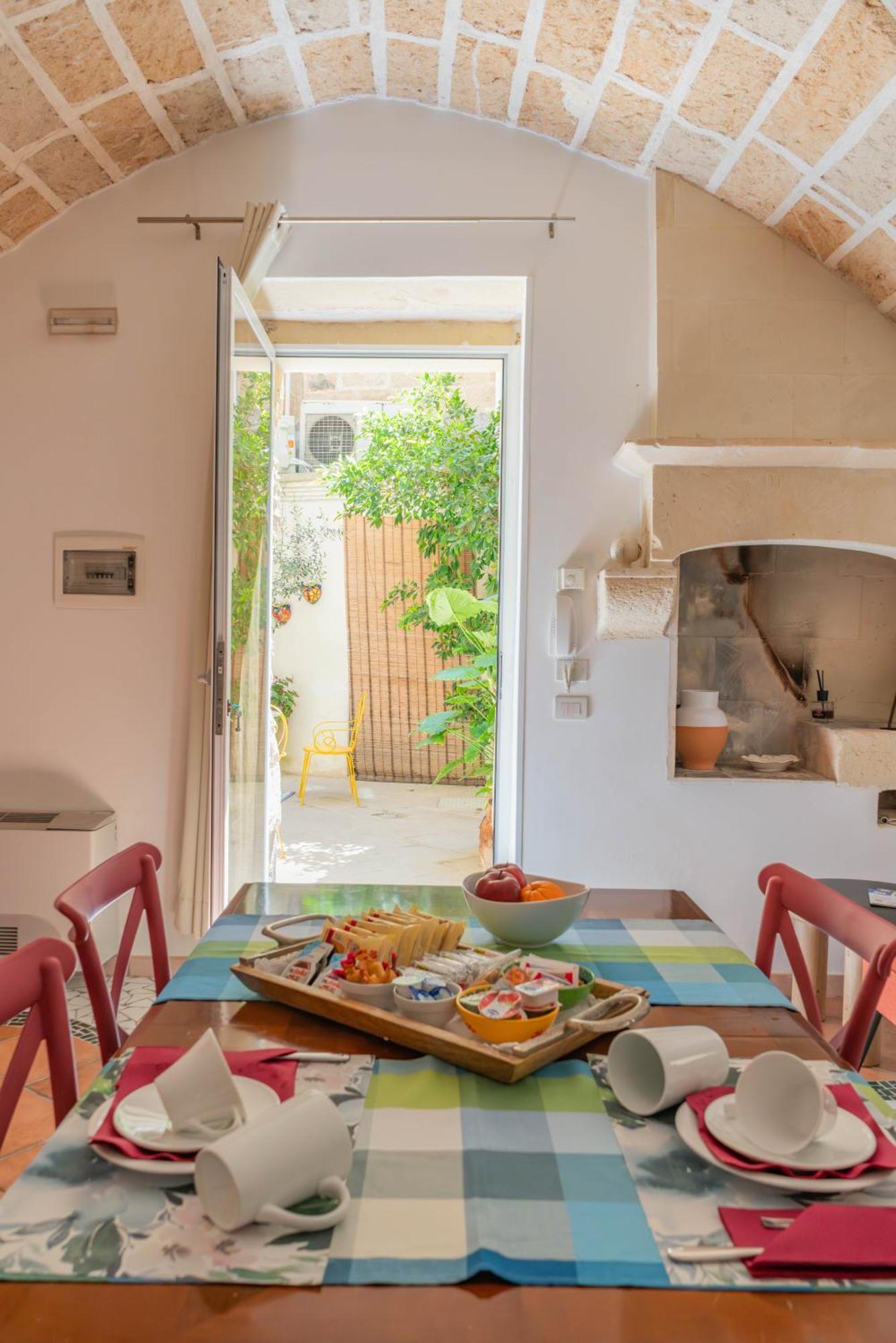 B&B Corte Dei Memoli Di Margiotta Giuseppina Lecce Buitenkant foto