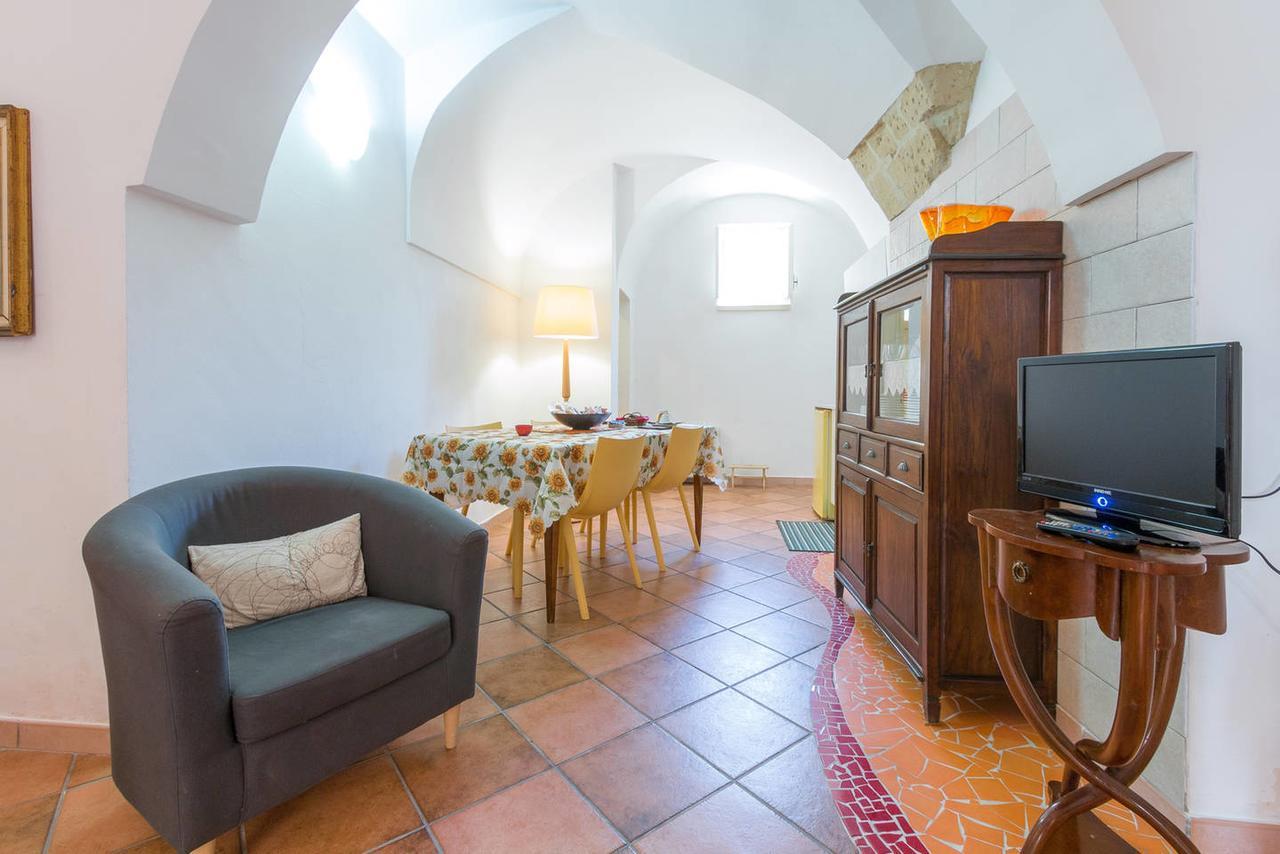 B&B Corte Dei Memoli Di Margiotta Giuseppina Lecce Buitenkant foto