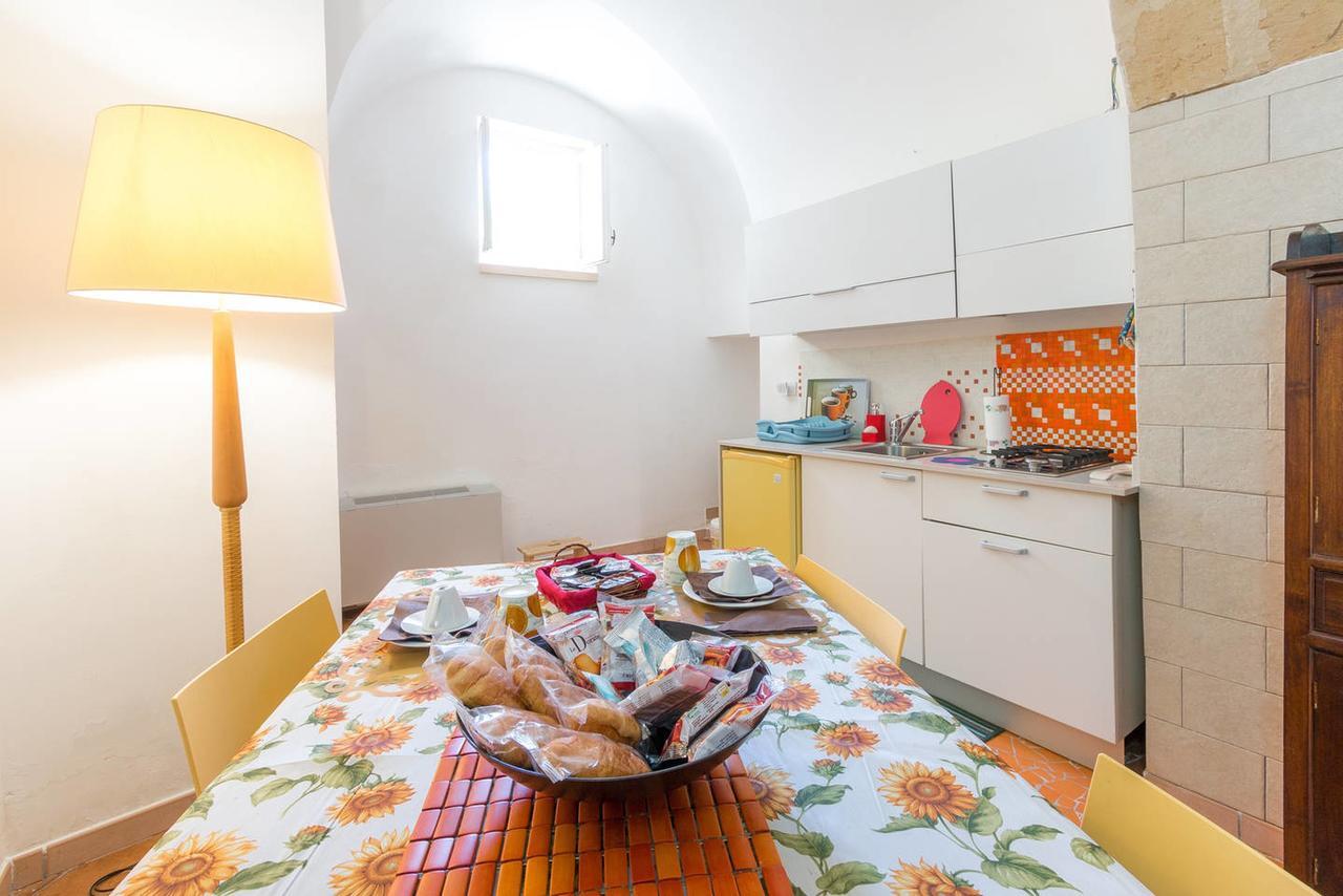 B&B Corte Dei Memoli Di Margiotta Giuseppina Lecce Buitenkant foto